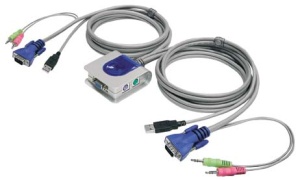 elek. Mini-KVM-Switch für 2 PCs + integrierten Kabeln 1,8 m